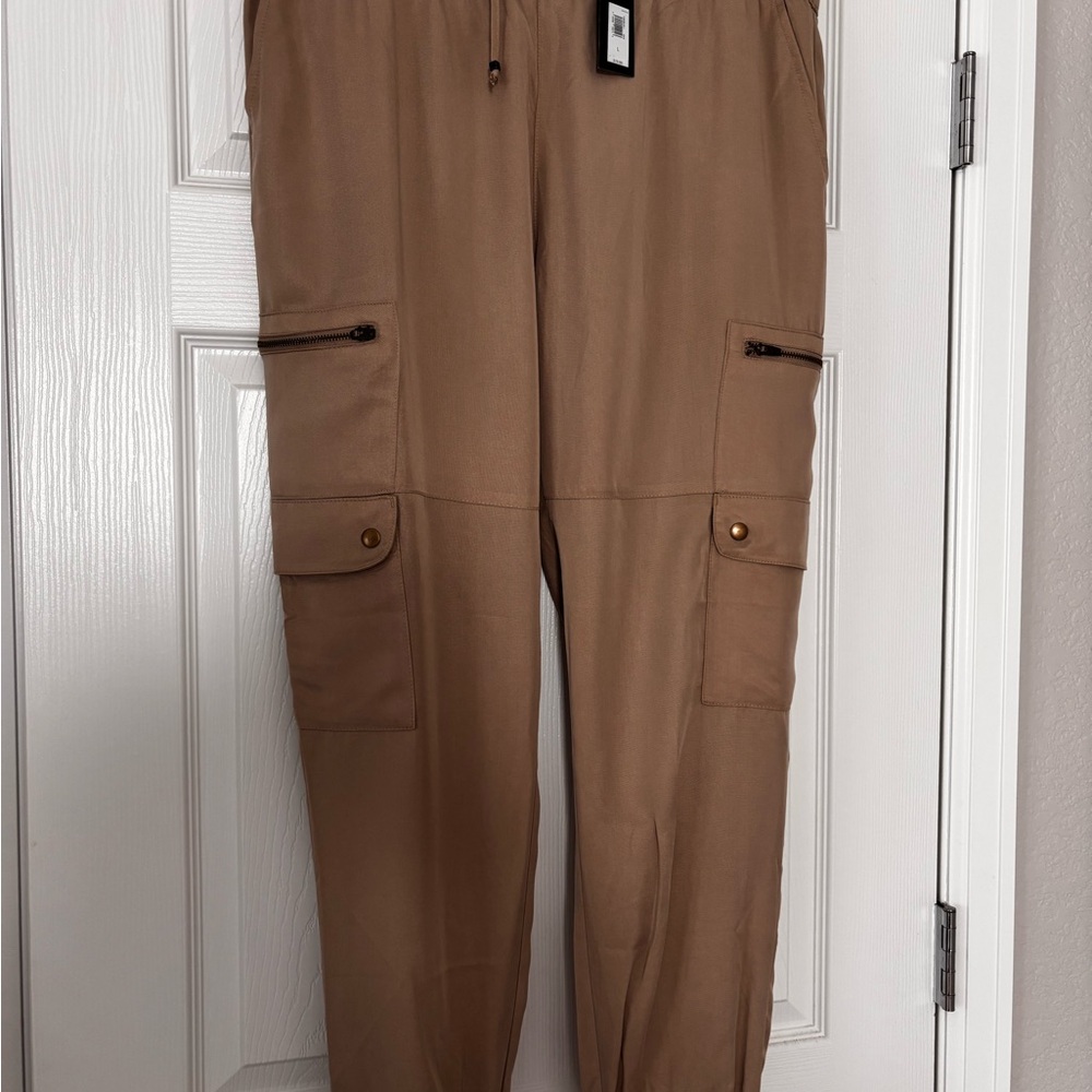 Banana Republic Women’s Khaki Cargo Pants/Joggers